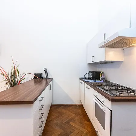 Legerova Apartment *